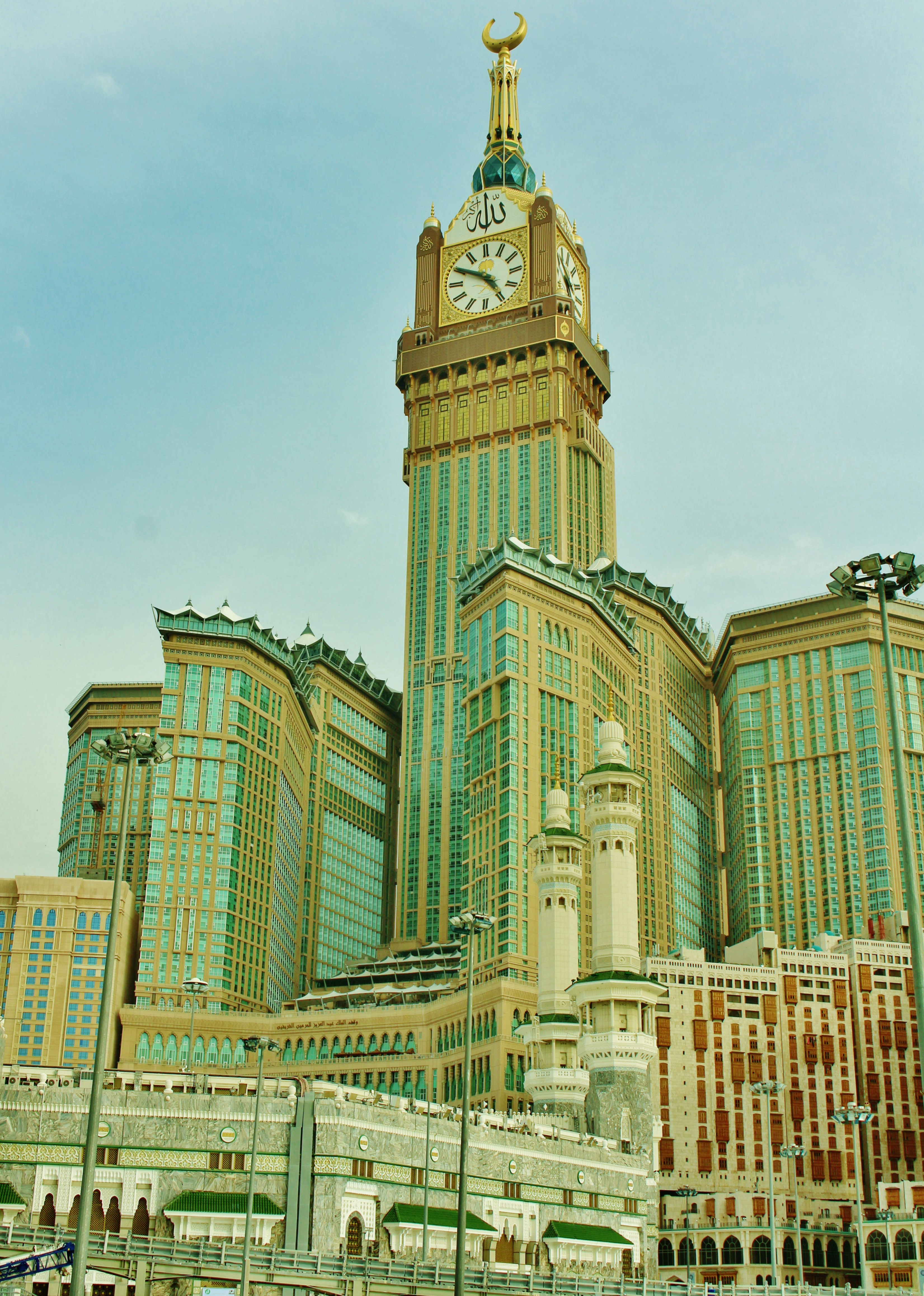 目前,麦加皇家钟楼饭店包揽了诸多的建筑物世界之最,在建筑界占据了
