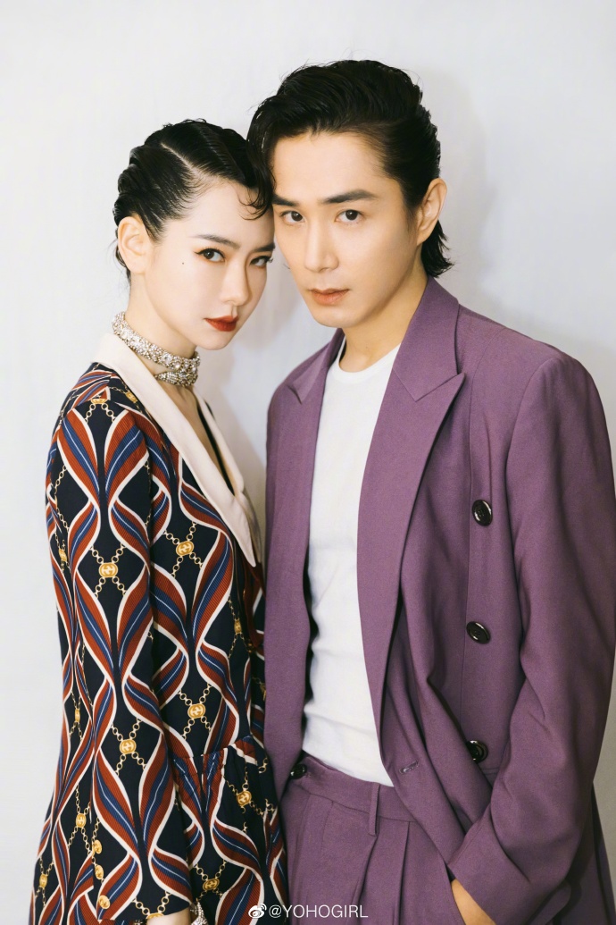 戚薇李承铉情侣复古造型