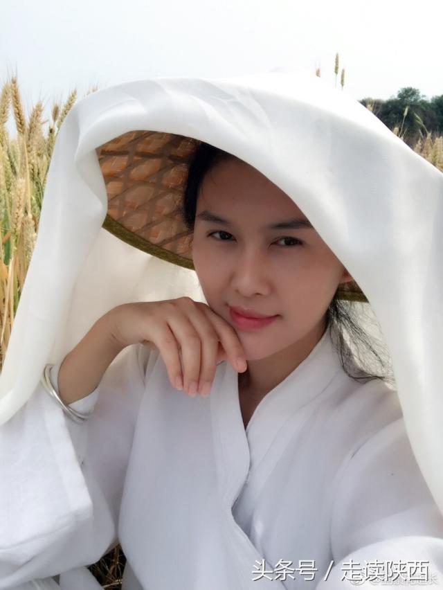 女大学生来到陕西修庙出家,仙气十足被称为秦岭里最美的道姑