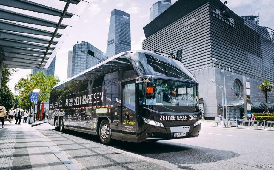 经典力作——"双层太空线jnp6137s"——在北京国际商用车展览会亮相