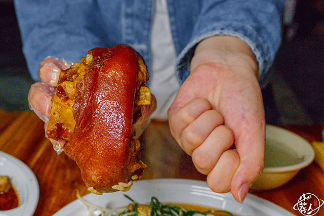 祖传100年,38味中药卤出的猪脚,生意好到被交警点名!