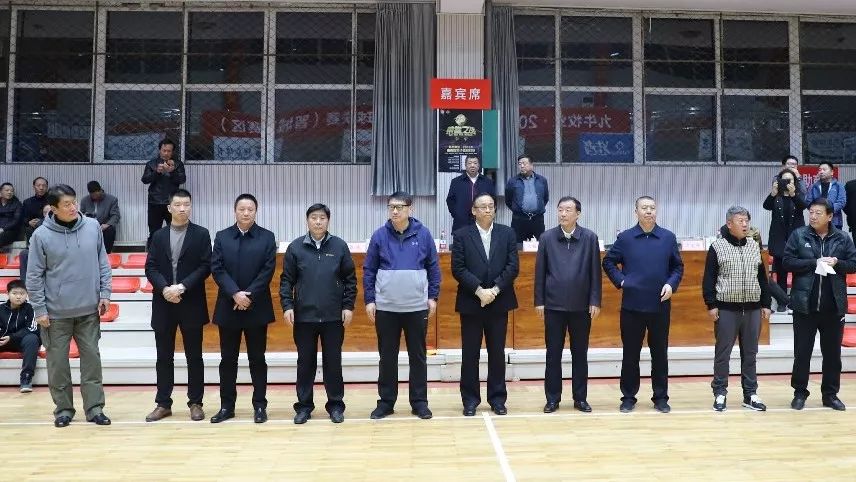 颁发奖金冠军队全家福亚 军:晋城市博海云天篮球队总冠军:太原市晋韵