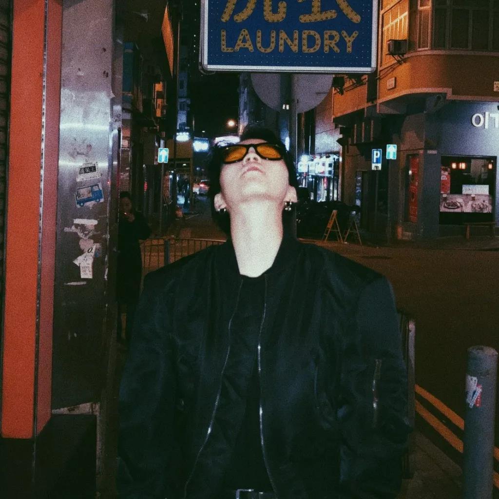 戴墨镜男女生头像 | 墨镜一戴,谁都不爱