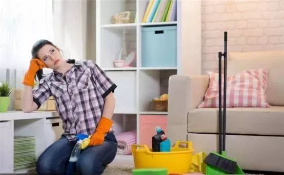 看见冰箱门上有一种叫链格孢的霉菌,它是能引发吸入性过敏的一种霉菌