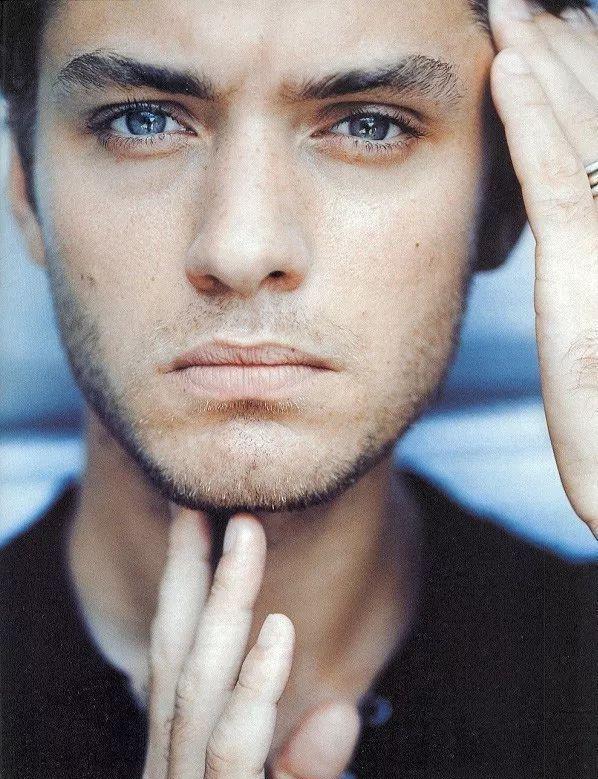 颜值巅峰期的裘德洛曾被评为世界上最性感的男人