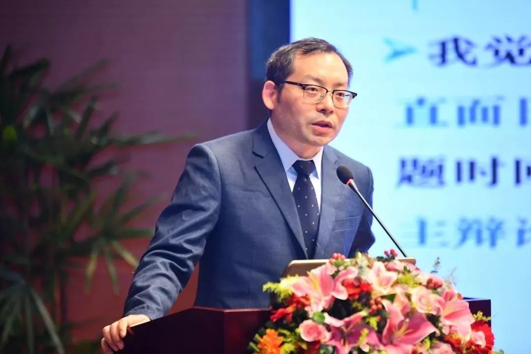 复旦大学附属中学教师主讲:王召强《唤醒理性的不安》报告三谢小庆