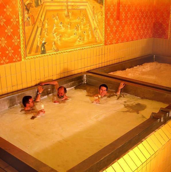 最奇怪的澡堂,里面有一个2万升的啤酒浴池?