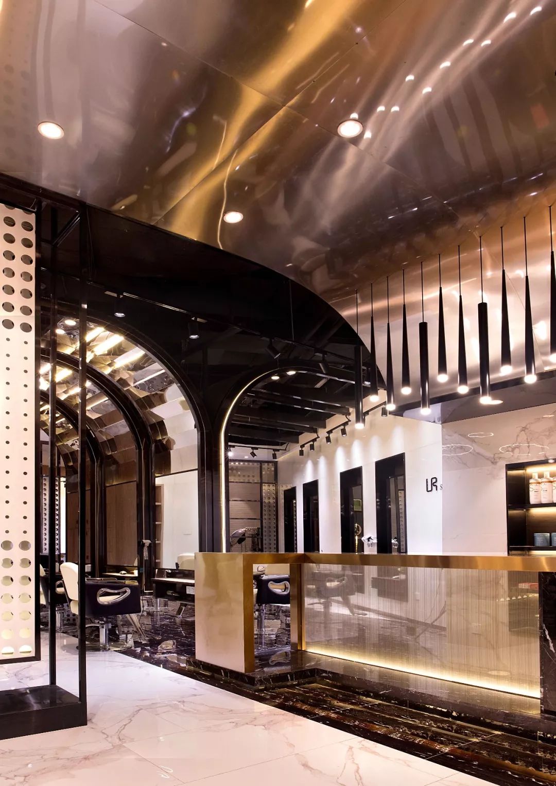 发型创作参评单位:罗淞元获奖作品:超级猩猩广州天环主题店参评单位