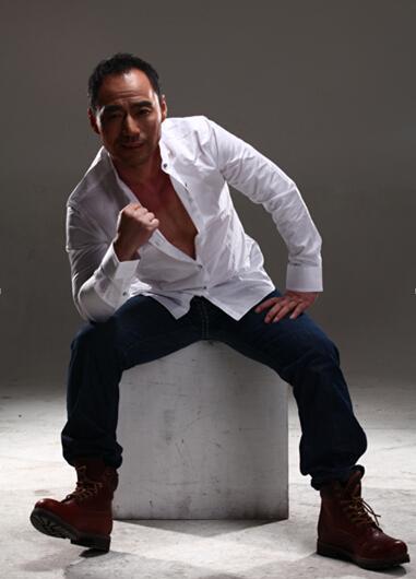 旭日阳刚王旭近照商演不断当选政协委员儿子出嫁好友来庆