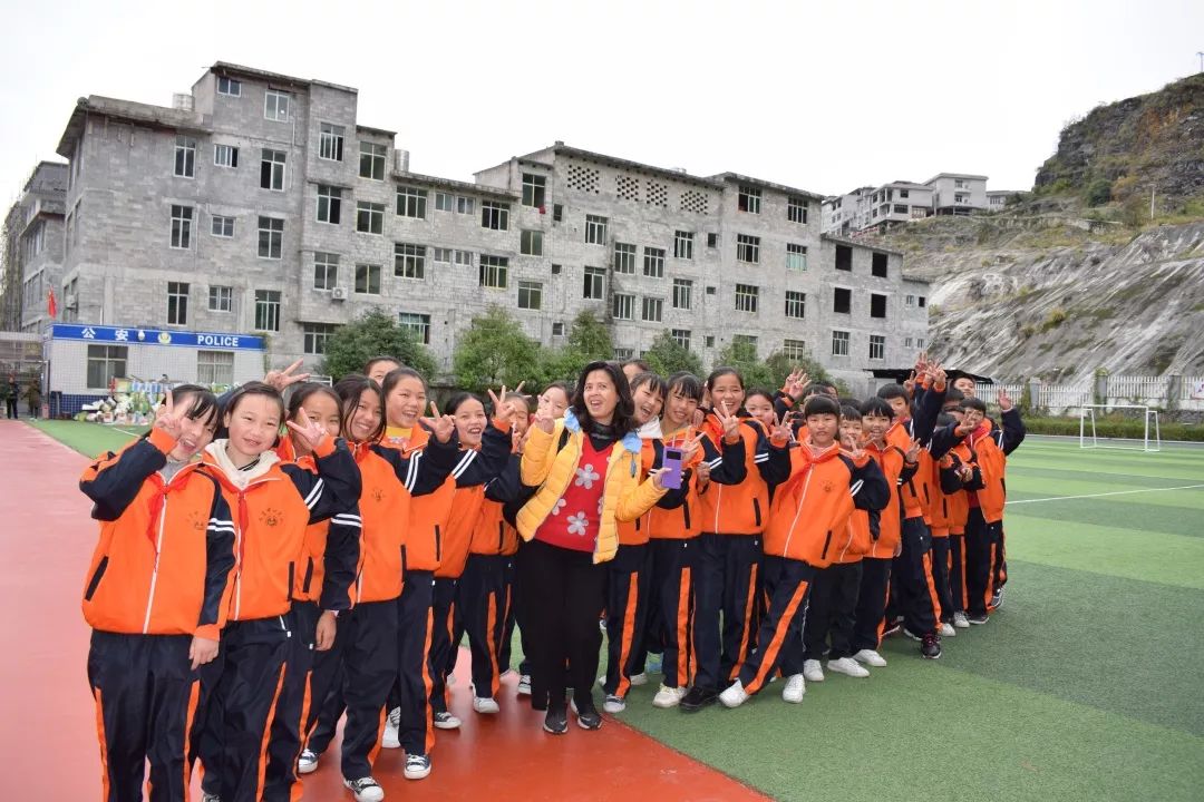 长堡镇中心完小举行旱厕改水厕揭牌仪式