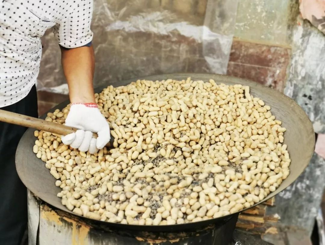 揭秘博罗观音阁手工炒花生为何能十年如一日备受欢迎
