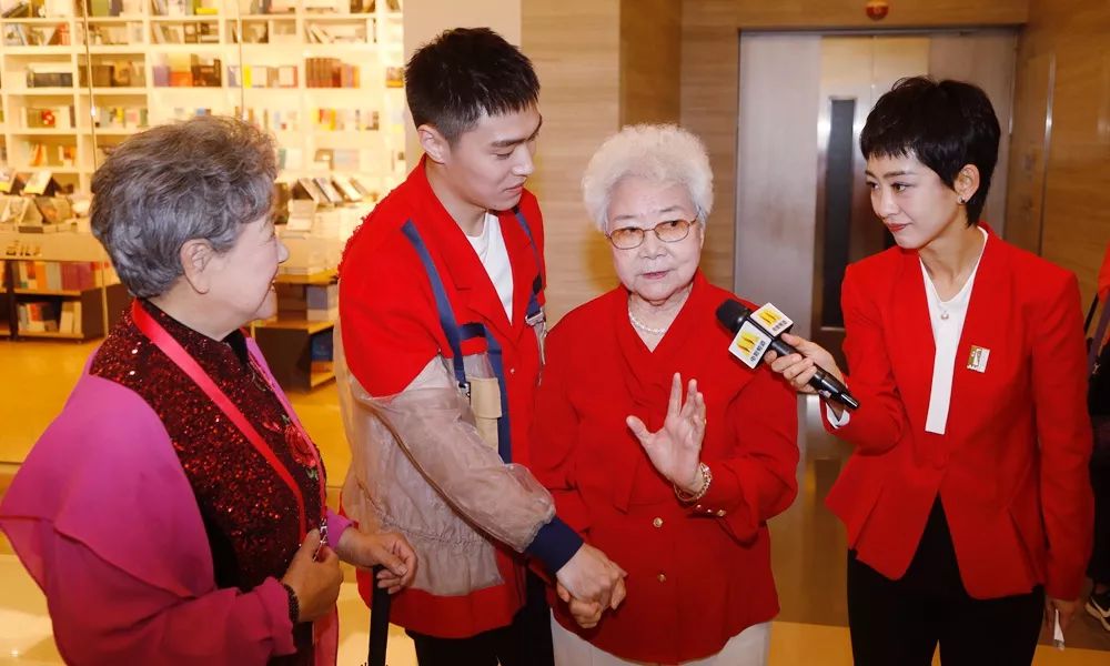 青年演员匡牧野,王嘉,以及主办单位代表电影频道节目部副主任孙一娜