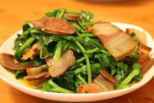 豌豆尖炒腊肉 年夜饭最受欢迎的 菜
