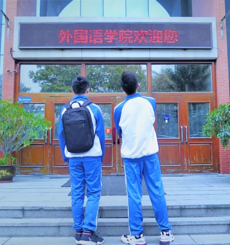 青视角岂曰无衣与子同袍净月校区各学院院服大赏