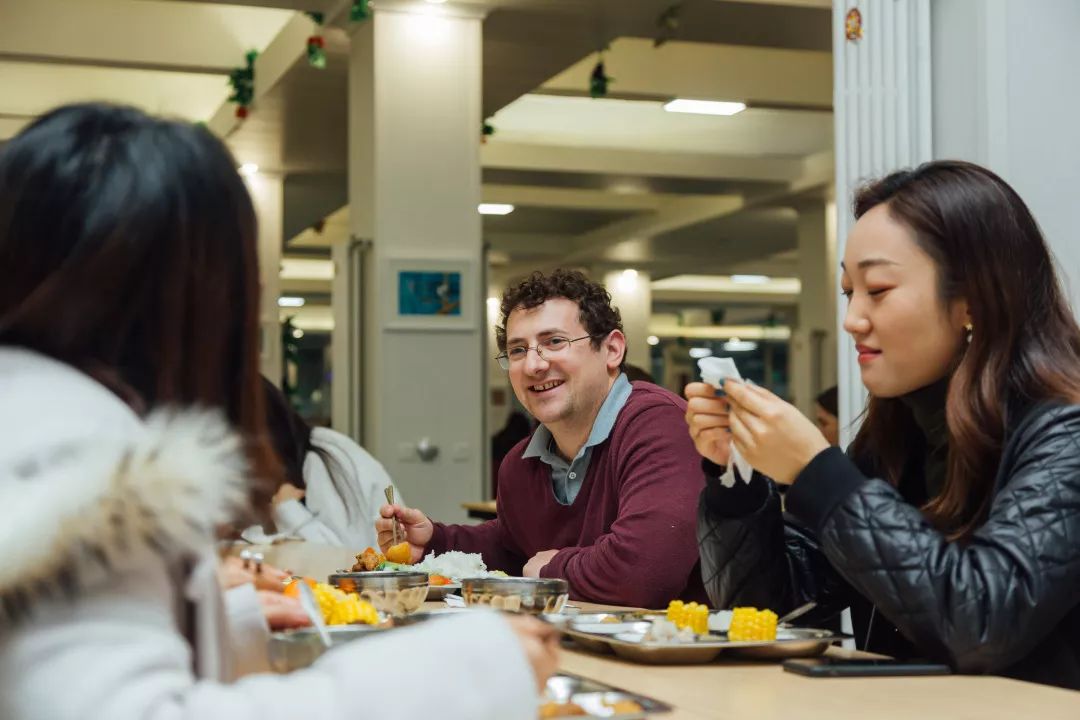 图片故事这是你不曾见过的王府学校外教的一天