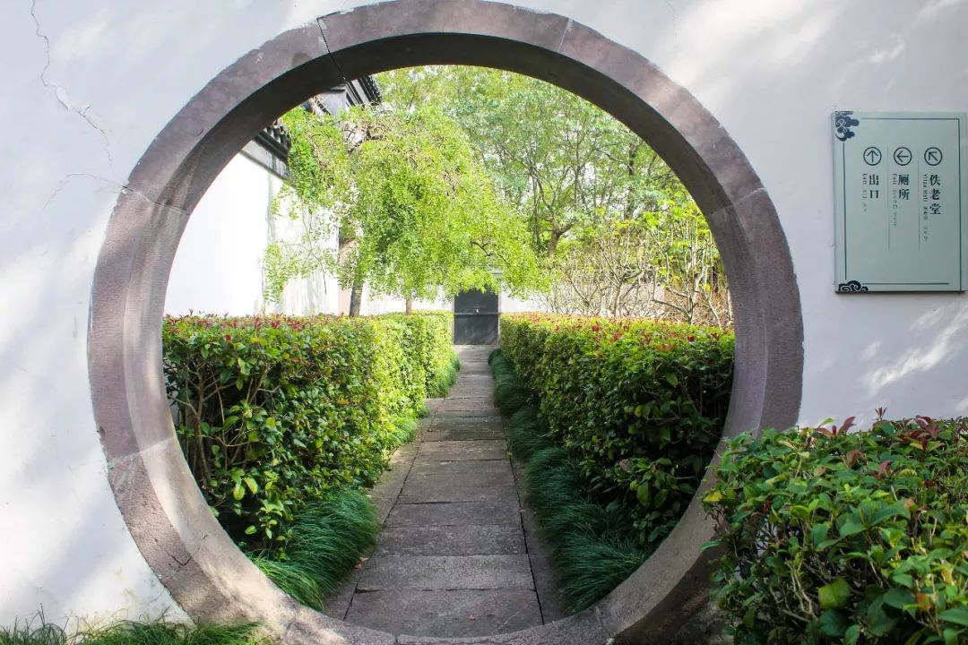 宁波有个白云庄这里头的故事连九十岁的老奶奶都在听