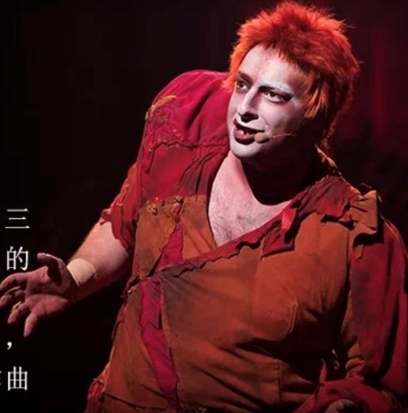 dirmann格兰古瓦(游吟诗人)饰演者 richard charest卡西莫多饰演者