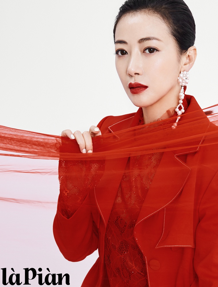 陈紫函化身酷帅"女伯爵" 将挑战喜剧接拍电影《平凡老爸》