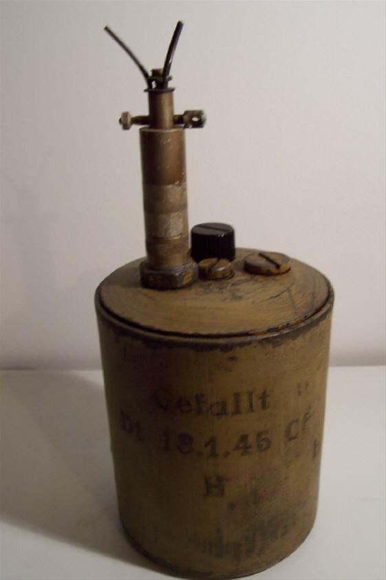 内装400颗钢珠 弹到1米半空中爆炸飞溅 瞬间毁伤一个步兵排_地雷