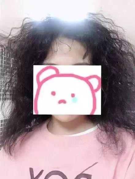 更搞笑的是无论你拿出什么参考图睡一晚就要统一变成马蜂窝即使只是