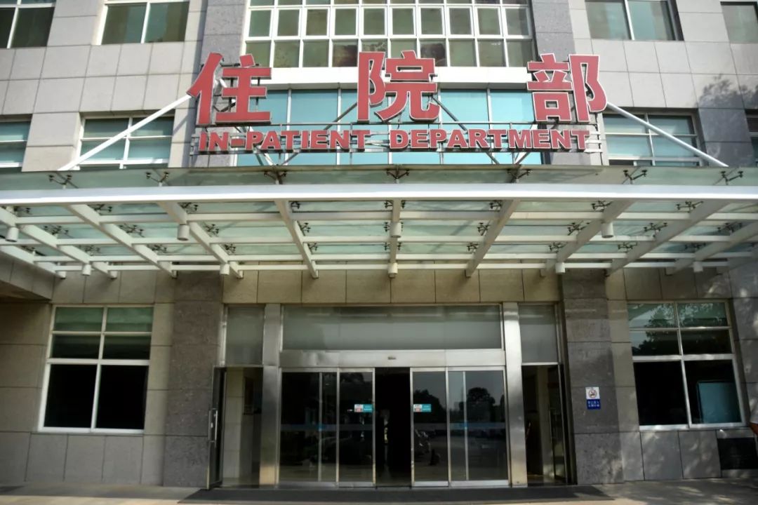 纷纷"捐奶"为宝宝众筹"人奶"很快在"宝妈微信群"里仁康医院的医护人员