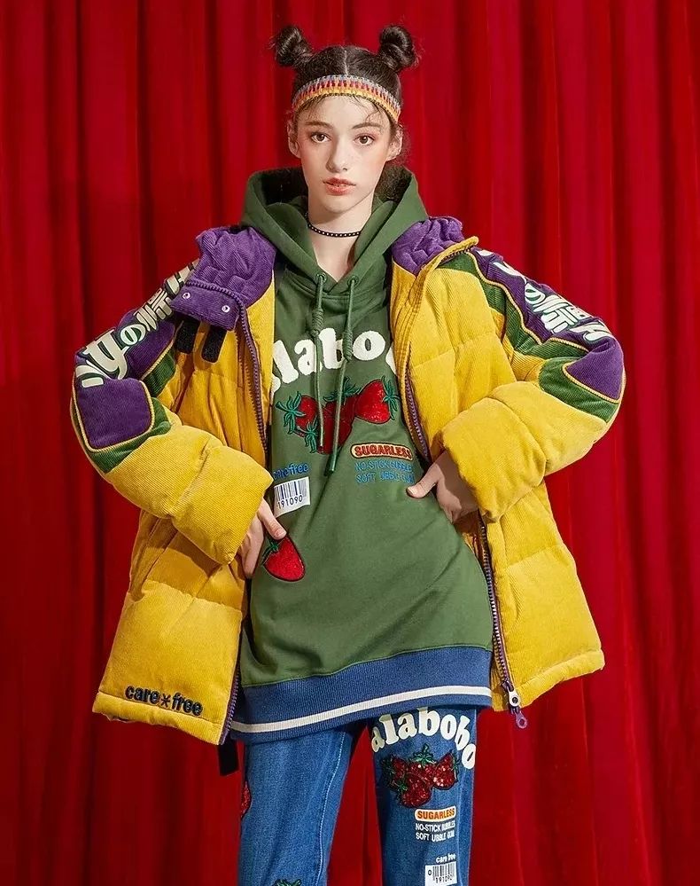 活力硬糖bobolala￥3268亮面连帽羽绒服l19d-wwyw23闪耀夺目的金属