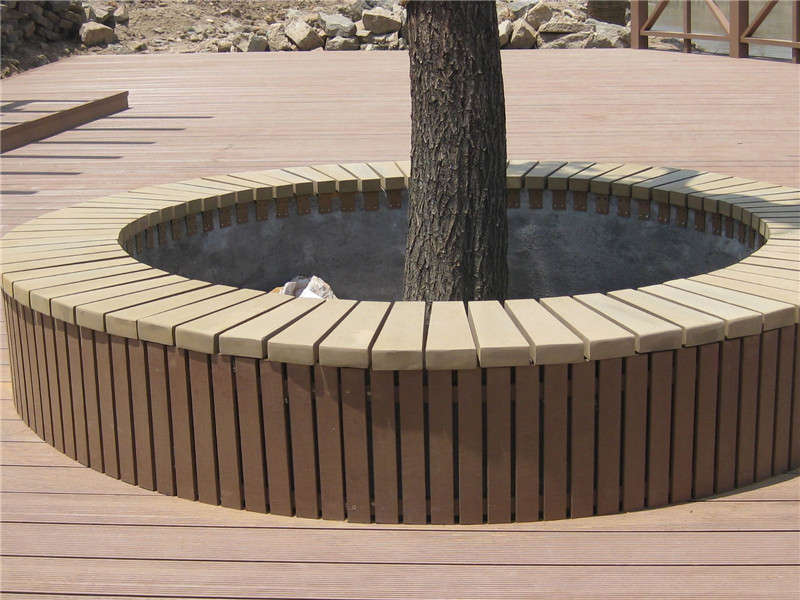 根据设计的美观和舒适要求选择不同的塑木条,树池座椅凳面最常采用的