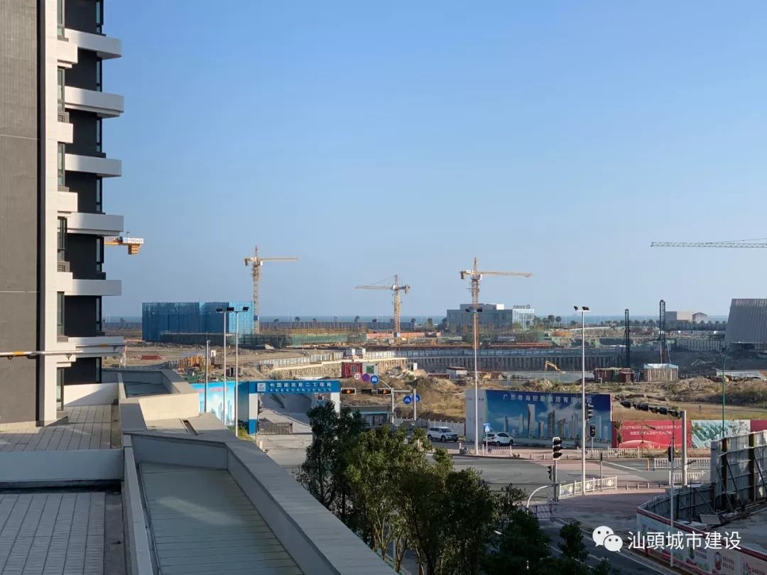 出地面(龙光速度真不赖,前期进展缓慢的金东海也终于在慢慢建起来了