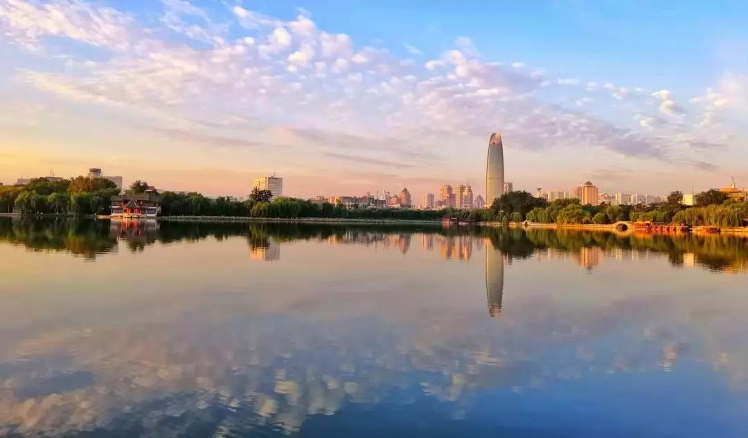 又要刷屏!济南每一处景色都美的像壁纸一样!_泉水