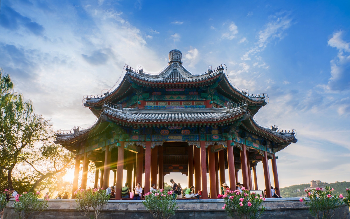 中国最大的亭子与颐和园17孔桥遥相呼应和珅在这受提拔