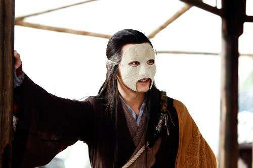 一灯大师,在神雕的后期,精通先天功,九阴真经以及一阳指,三门武功都有