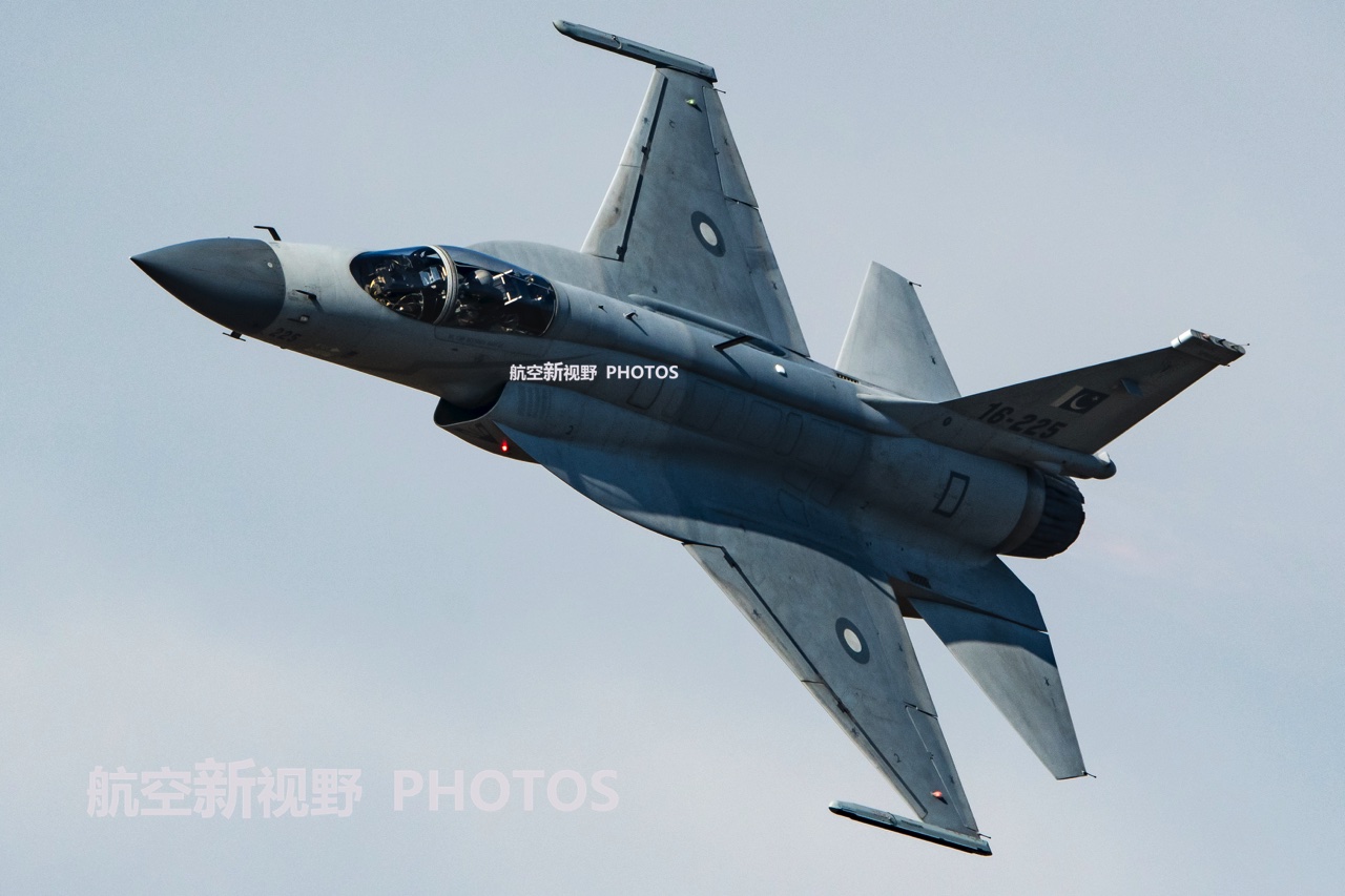 原创jf17战斗机高清组图四代机的又一次尝试性能先进国内未采购