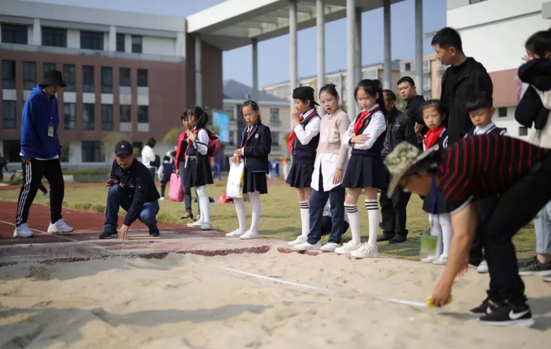 从这里出发展站小英姿苍南县站前小学第四届体育节田径运动会综述
