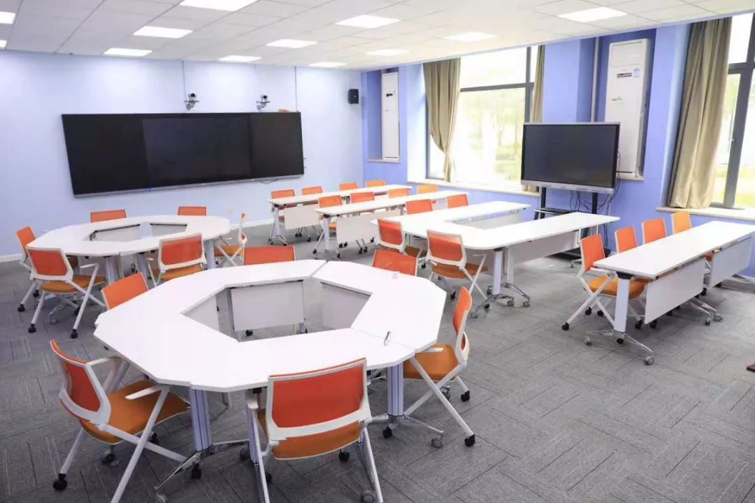 发现海大智慧教室就坐落于此就连阳光也变得温柔起来积微公共学习空间