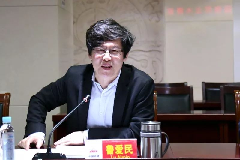 会上,执行董事兼总经理鲁爱民发表了欢迎致辞,表达了对刘总一行到访