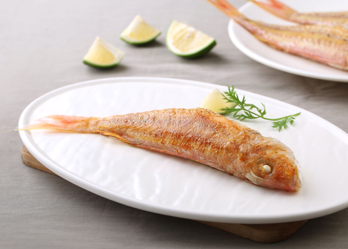 脆煎红衫鱼,采用煎煮的方式,肉质相对双鱼新星没有那么爽滑.