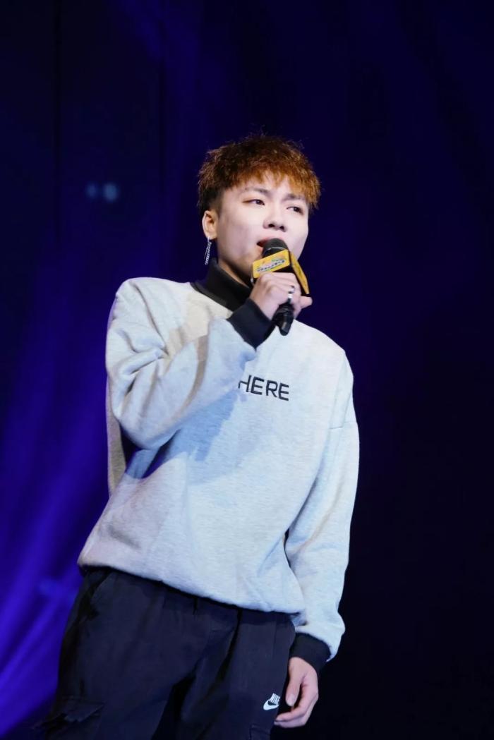 中国好声音崔佳莹赛后首度亮相携手张恒远等好声音明星实力助阵小小好