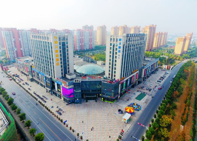 人文气息浓厚,西侧为顺达广场,商业生活配套齐全,另外万达广场,宝龙