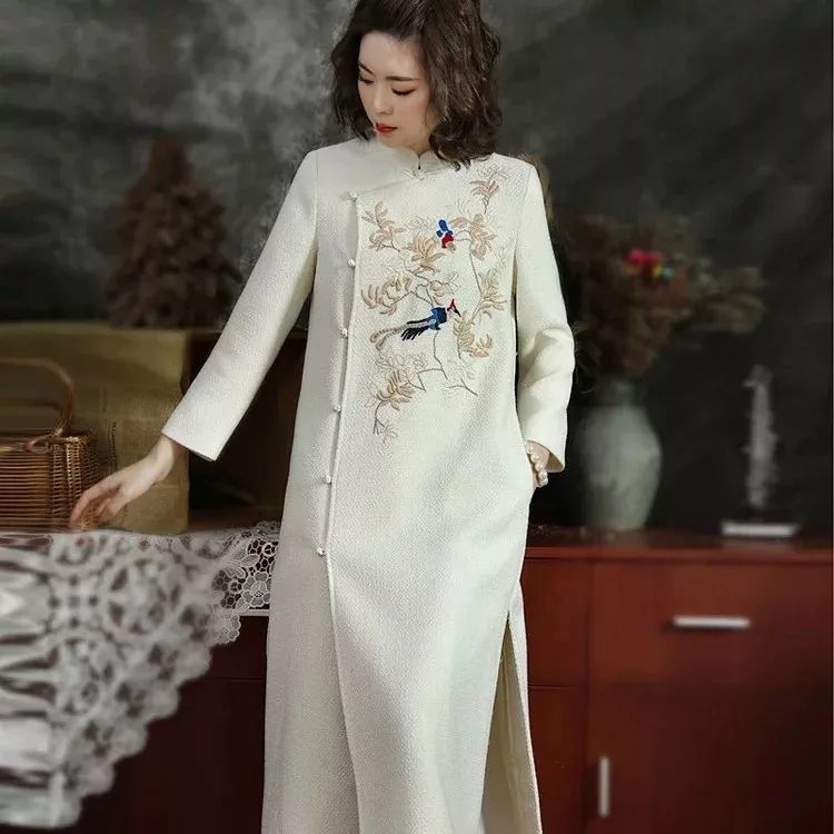 粤绣旗袍爱好者最喜爱的绣品