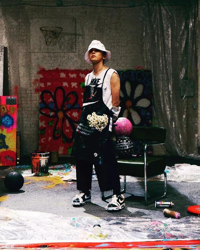 权志龙亲晒联名 af1「满钻」版本到底什么来头?