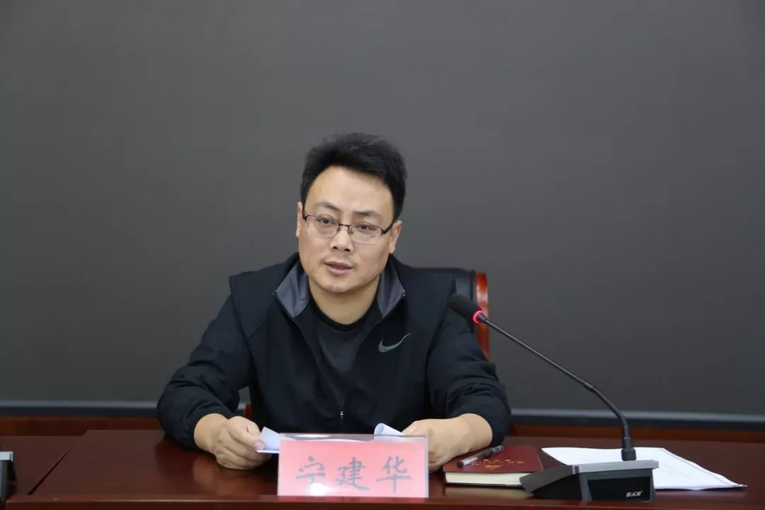 培训班上,宁建华围绕问题线索的排查与初核工作,结合自身工作实际经验