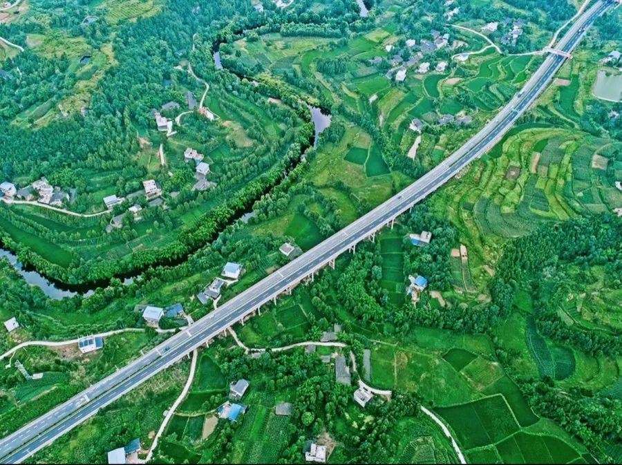 千吨级船队通江达海;航空,铁路,高速公路的无缝衔接,让仪陇看见了崛起