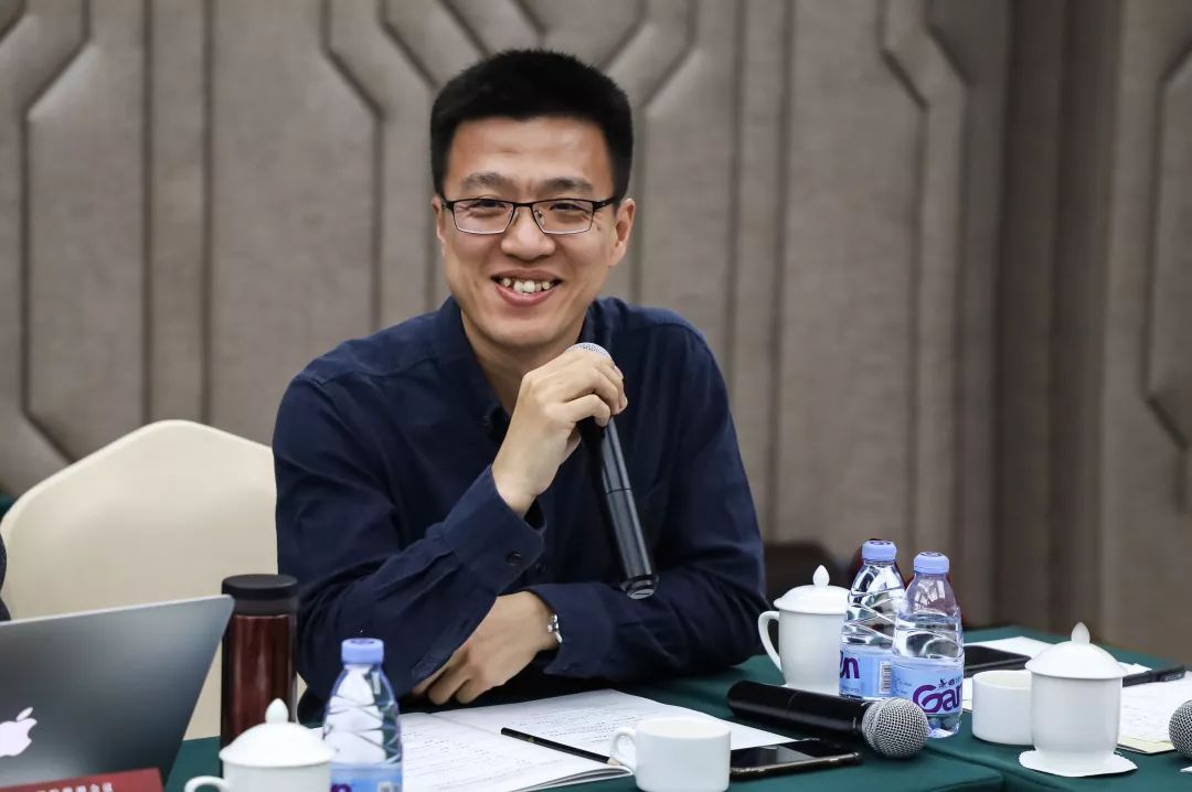 中山大学博雅学院(人文高等研究院)院长谢湜教授发言请左右滑动查看