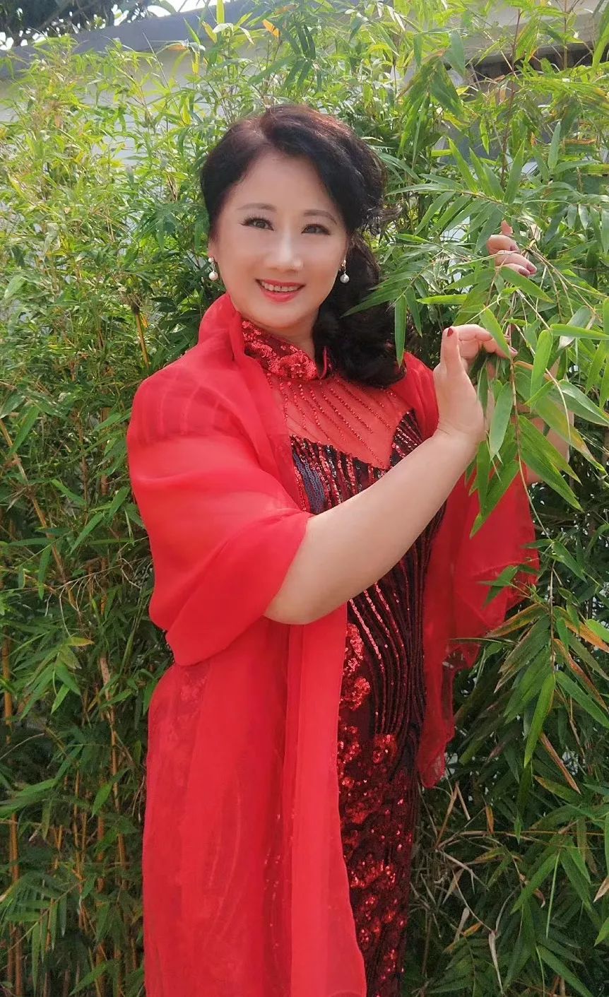 秋英姐组团邀约猛跟上来去踢桃哇