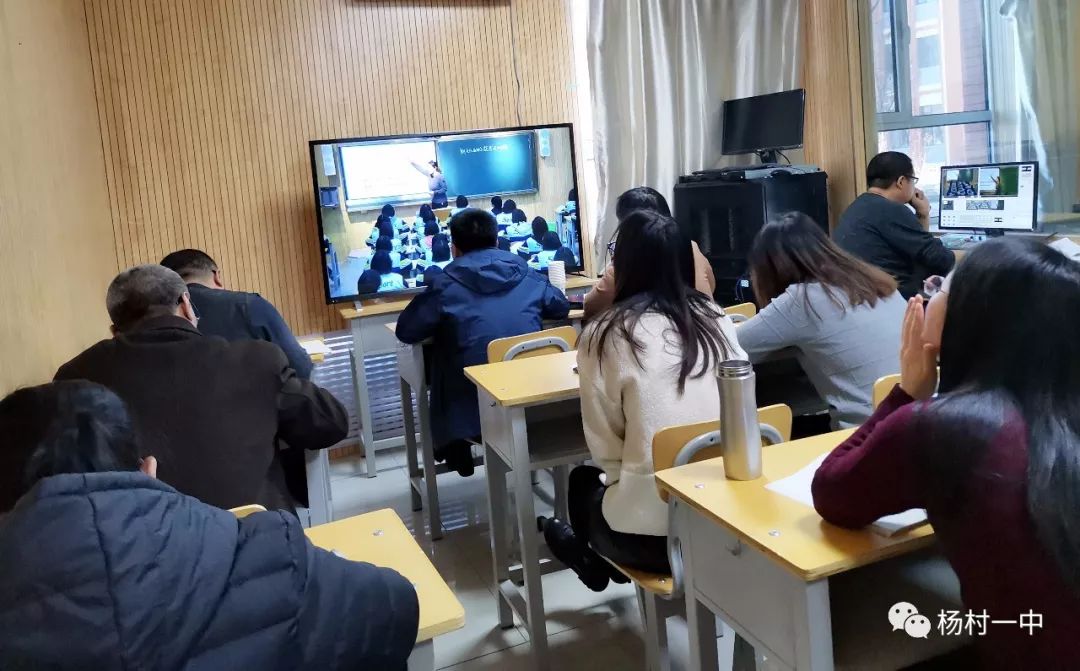 两校教师分别做了精彩的展示课:围场一中的高二数学孔老师做"直线与