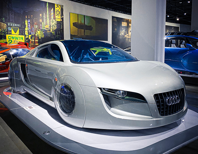 看过《机械公敌》的朋友应该都还记得里面主人公的座驾,是一辆奥迪rsq