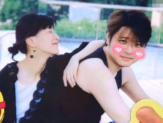 papi酱结婚5年从不晒老公当看到他年轻时的照片难怪要藏起来