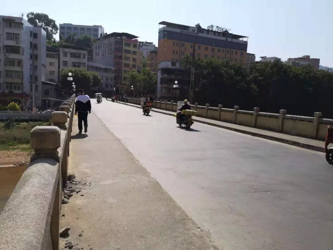 局和平县交通运输局特此通告和平县城教育路西门桥准备进行拆除重建