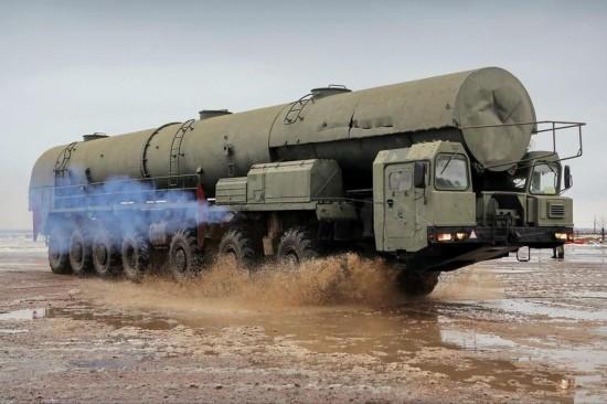 maz-7917是maz-7912的改进型,其在70年代末开始研制:目的