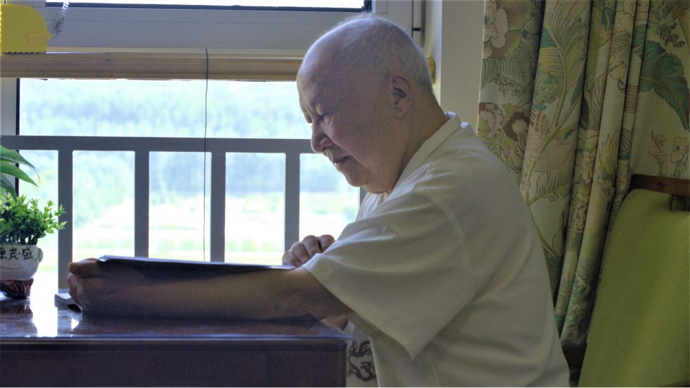 88岁的张忠仁叔叔,从60岁退休开始给自己制定了30年的学习计划,每十年